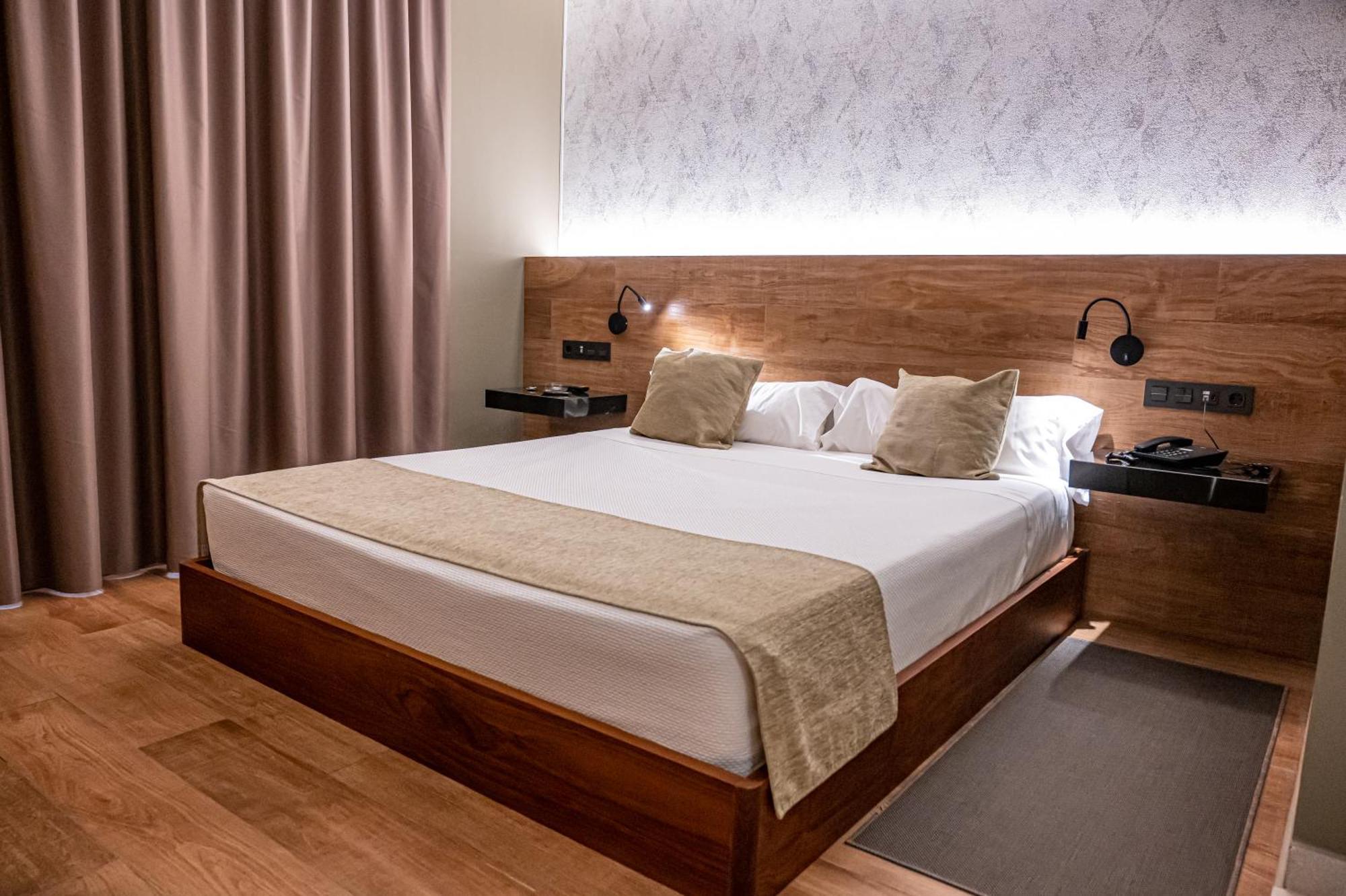 סן אנטוניו דה בנחבר Hotel Luve מראה חיצוני תמונה