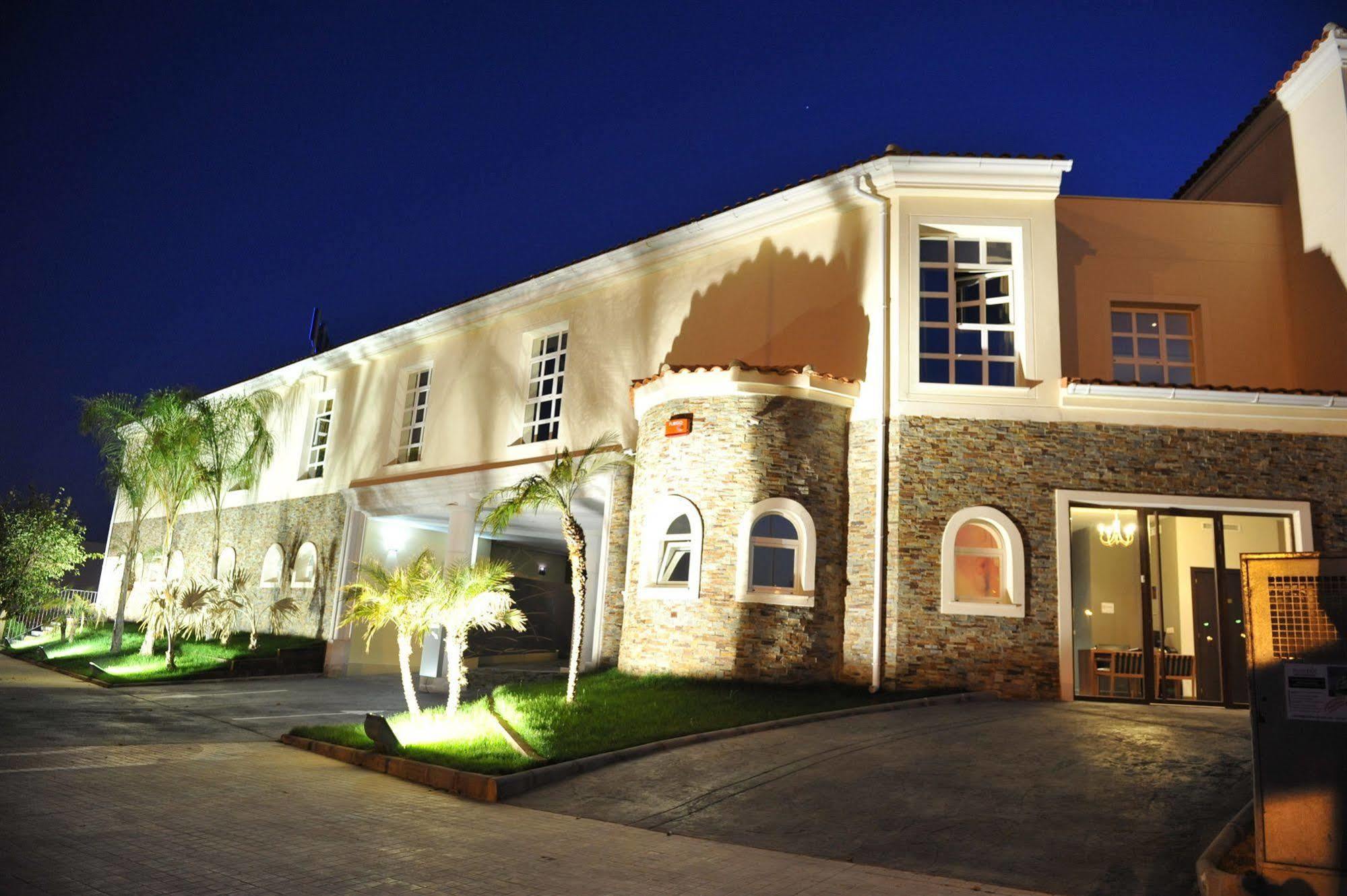 סן אנטוניו דה בנחבר Hotel Luve מראה חיצוני תמונה